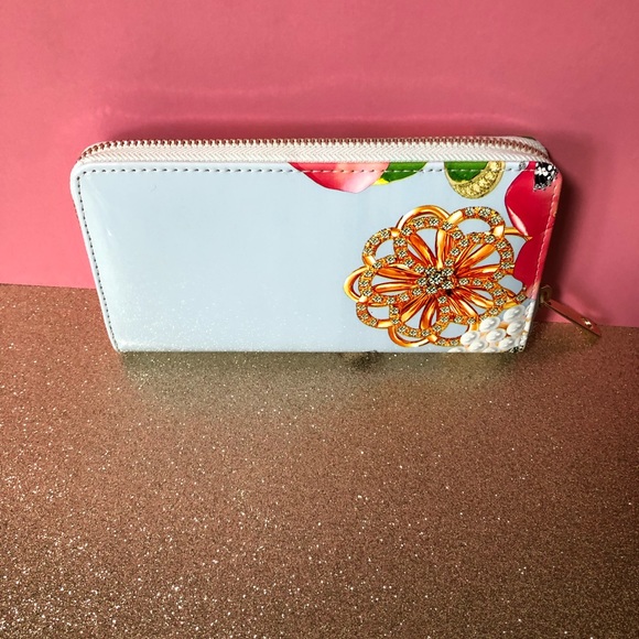 Baby Blue Pearl Butterfly Wallet - Picture 4 of 6